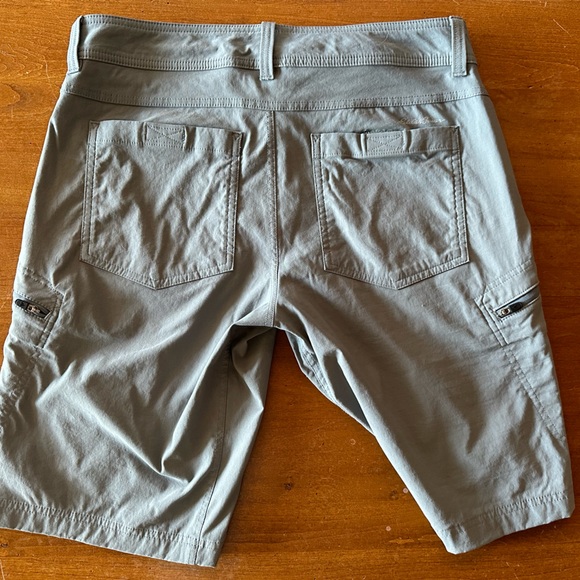 Three pair bundle of men’s size 33 shorts - Ben Sherman and Eddie Bauer - Picture 6 of 14